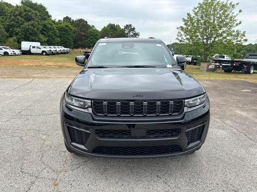 Diamond Black Crystal Pearlcoat 2026 Jeep Grand Cherokee Altitude
