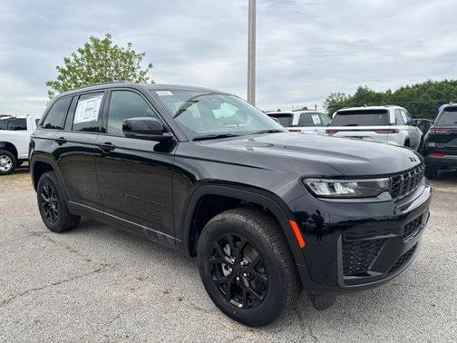 Diamond Black Crystal Pearlcoat 2026 Jeep Grand Cherokee Altitude