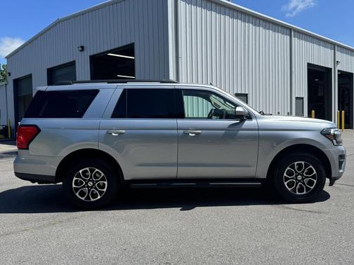 Iconic Silver Metallic 2024 Ford Expedition XLT