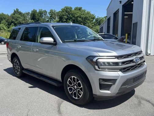 Iconic Silver Metallic 2024 Ford Expedition XLT