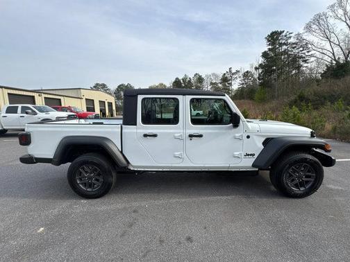 Bright White Clearcoat 2026 Jeep Gladiator Sport