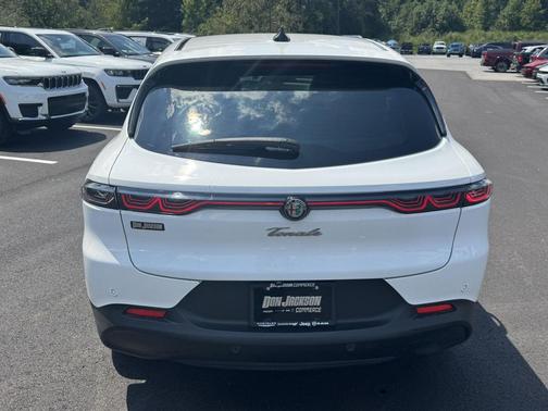 Milano White 2024 Alfa Romeo Tonale Sprint EAWD