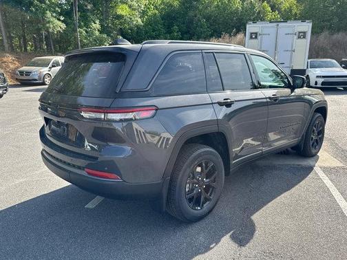 Baltic Gray Metallic Clearcoat 2026 Jeep Grand Cherokee Altitude