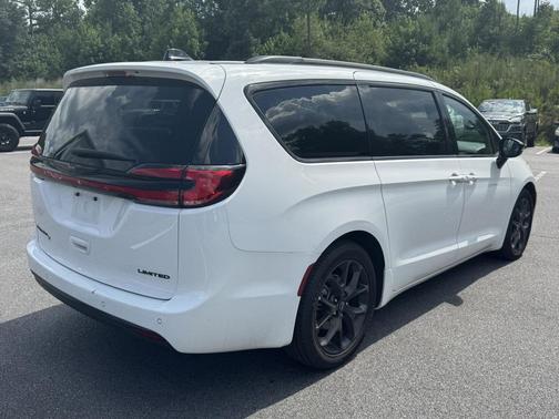 Bright White Clearcoat 2025 Chrysler Pacifica Limited