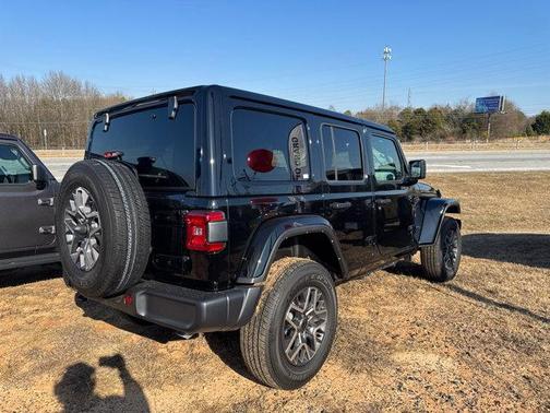 2025 Jeep Wrangler 4-Door Sahara 4x4
