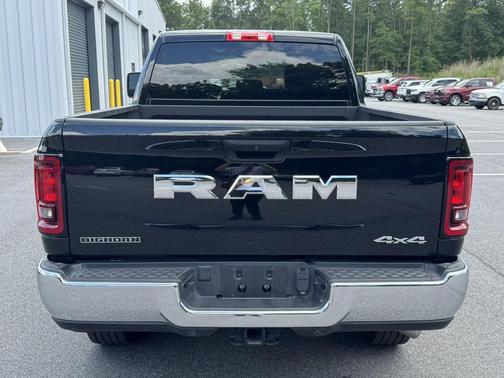 Diamond Black Crystal Pearlcoat 2026 RAM 2500 Big Horn Crew Cab 4x4 6'4' Box