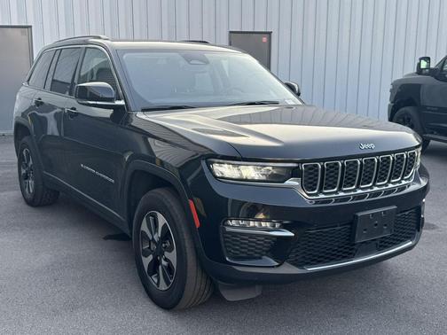 Diamond Black Crystal Pearlcoat 2024 Jeep Grand Cherokee 4xe Base