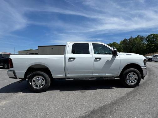 Bright White Clearcoat 2026 RAM 2500 Tradesman Crew Cab 4x4 6'4' Box