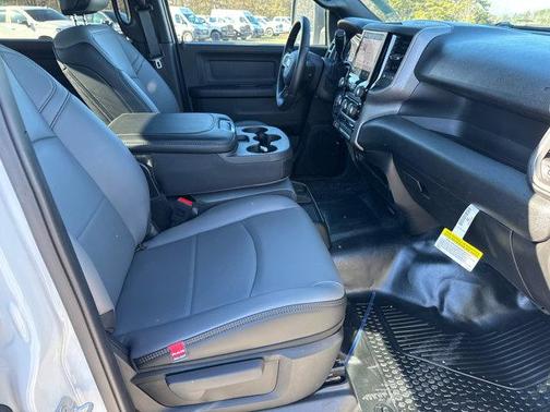 2026 RAM 2500 Tradesman Crew Cab 4x4 6'4' Box