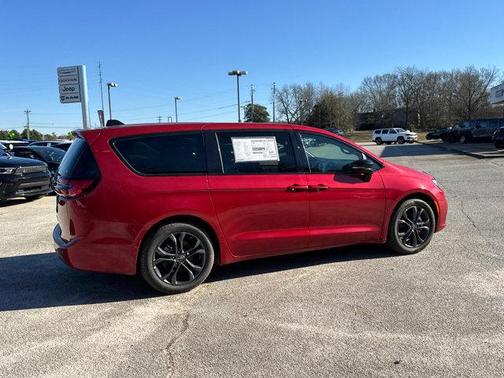 2026 Chrysler Pacifica L