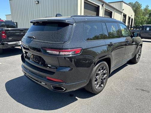 Diamond Black Crystal Pearlcoat 2025 Jeep Grand Cherokee L Summit Reserve