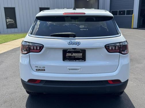Bright White Clearcoat 2025 Jeep Compass Sport