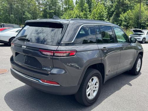 Baltic Gray Metallic Clearcoat 2024 Jeep Grand Cherokee Laredo