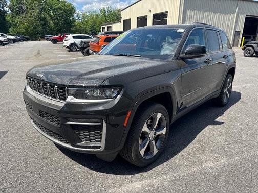 Diamond Black Crystal Pearlcoat 2026 Jeep Grand Cherokee Limited