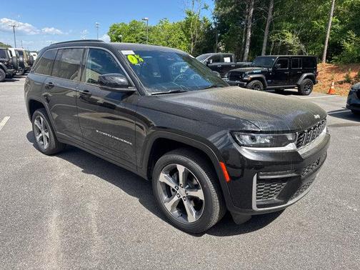 Diamond Black Crystal Pearlcoat 2026 Jeep Grand Cherokee Limited