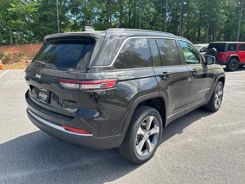 Diamond Black Crystal Pearlcoat 2026 Jeep Grand Cherokee Limited
