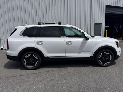 Glacial White Pearl 2023 Kia Telluride S