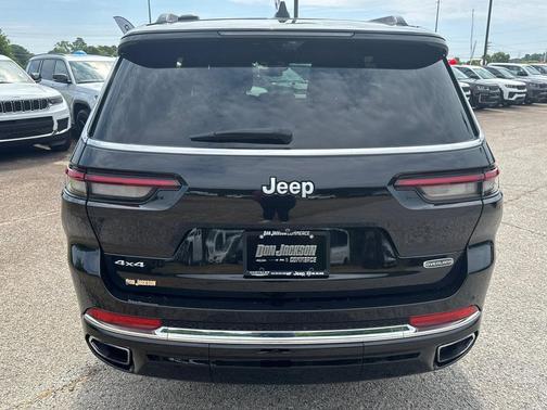 Diamond Black Crystal Pearlcoat 2025 Jeep Grand Cherokee L Overland