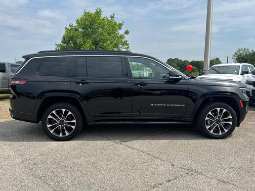 Diamond Black Crystal Pearlcoat 2025 Jeep Grand Cherokee L Overland