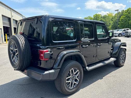 Black Clearcoat 2024 Jeep Wrangler 4-Door Sahara 4x4