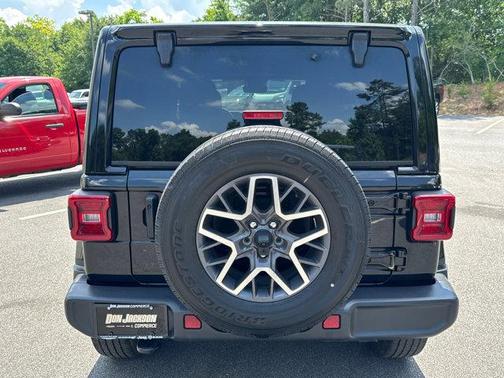 Black Clearcoat 2024 Jeep Wrangler 4-Door Sahara 4x4