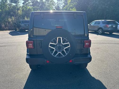 Black Clearcoat 2024 Jeep Wrangler 4-Door Sahara 4x4