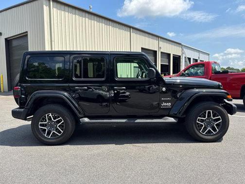 Black Clearcoat 2024 Jeep Wrangler 4-Door Sahara 4x4