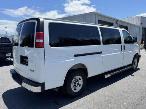 Summit White 2025 GMC Savana 3500 RWD 3500 Extended Wheelbase LT