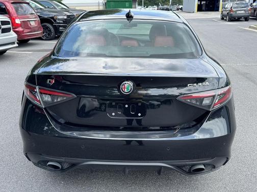 Vulcano Black Metallic 2024 Alfa Romeo Giulia Veloce AWD