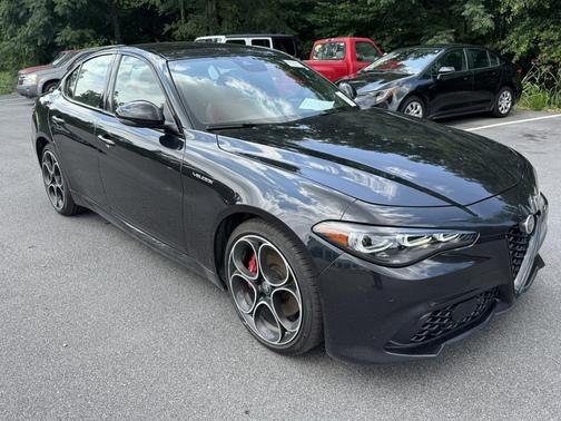 Vulcano Black Metallic 2024 Alfa Romeo Giulia Veloce AWD