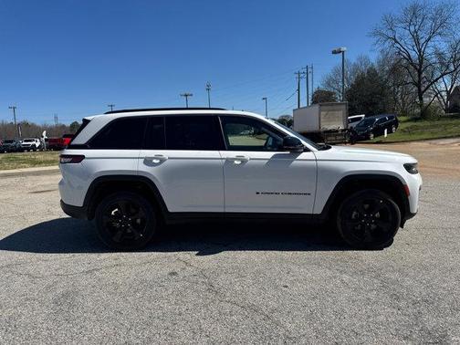 Bright White Clearcoat 2026 Jeep Grand Cherokee Limited