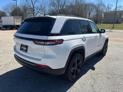 Bright White Clearcoat 2026 Jeep Grand Cherokee Limited