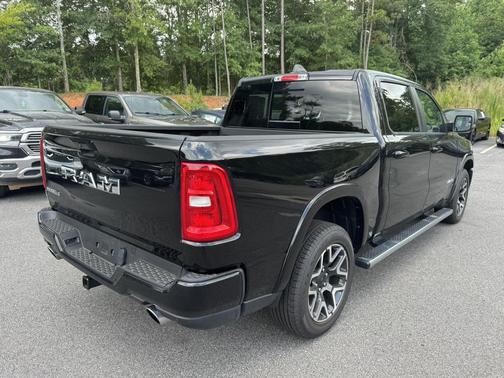 Diamond Black Crystal Pearlcoat 2025 RAM 1500 Laramie