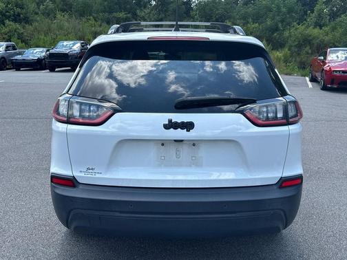 Bright White Clearcoat 2019 Jeep Cherokee Altitude