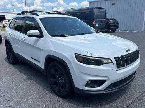 Bright White Clearcoat 2019 Jeep Cherokee Altitude