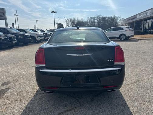 2018 Chrysler 300 Touring