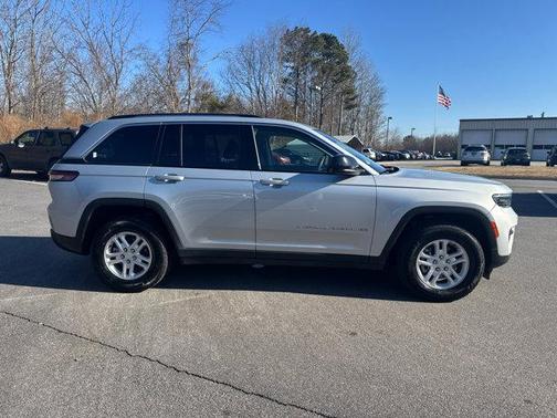 2024 Jeep Grand Cherokee Laredo