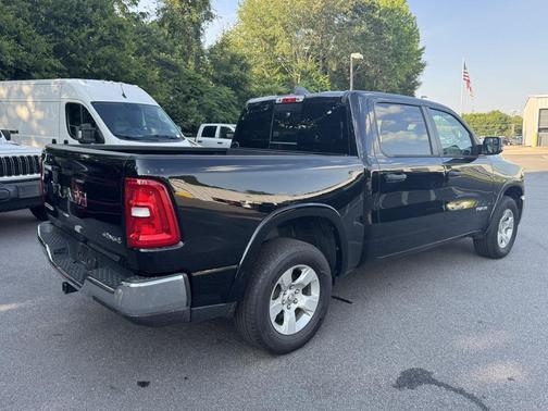 Diamond Black Crystal Pearlcoat 2025 RAM 1500 Big Horn/Lone Star