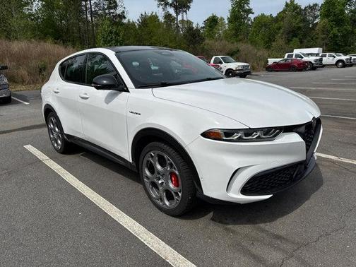 Milano White 2024 Alfa Romeo Tonale Veloce EAWD