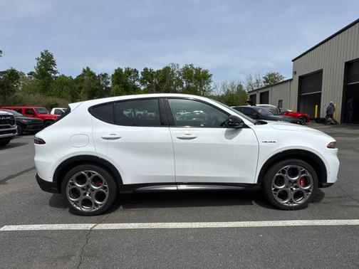 Milano White 2024 Alfa Romeo Tonale Veloce EAWD