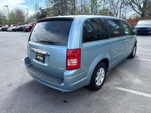 2010 Chrysler Town & Country New LX