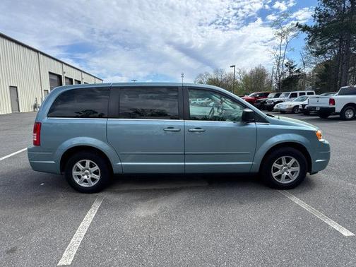 2010 Chrysler Town & Country New LX