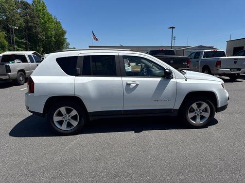 Bright White Clearcoat 2015 Jeep Compass Sport