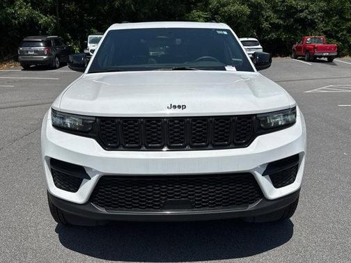 Bright White Clearcoat 2024 Jeep Grand Cherokee Altitude