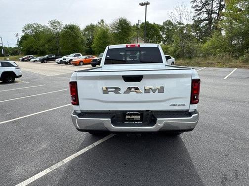 Bright White Clearcoat 2026 RAM 2500 Tradesman Crew Cab 4x4 6'4' Box