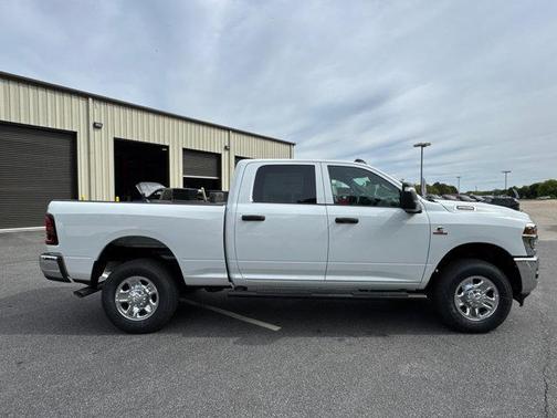 Bright White Clearcoat 2026 RAM 2500 Tradesman Crew Cab 4x4 6'4' Box