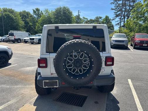 Bright White Clearcoat 2018 Jeep Wrangler Unlimited Sahara