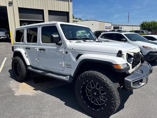 Bright White Clearcoat 2018 Jeep Wrangler Unlimited Sahara