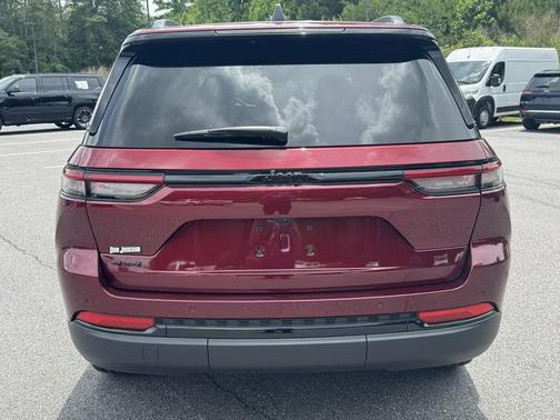 Velvet Red Pearlcoat 2025 Jeep Grand Cherokee Altitude