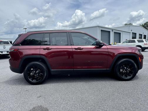 Velvet Red Pearlcoat 2025 Jeep Grand Cherokee Altitude